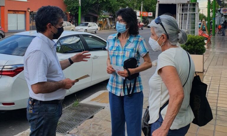 Campaña electoral: Arancibia y Ocampo caminaron las calles de Pocito. Campaña electoral: Arancibia y Ocampo caminaron las calles de Pocito.