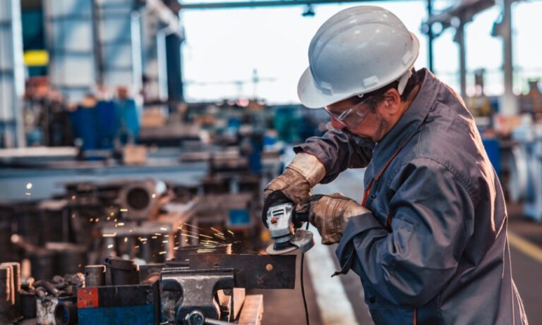 Según el Indec la actividad industrial subió 3,6% interanual en marzo y la construcción 1,9%. Según el Indec la actividad industrial subió 3,6% interanual en marzo y la construcción 1,9%.