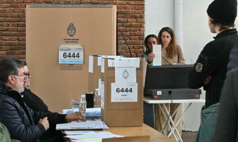 Denunciaron por “presunto fraude electoral por negligencia” a Rodríguez Larreta. Denunciaron por “presunto fraude electoral por negligencia” a Rodríguez Larreta.