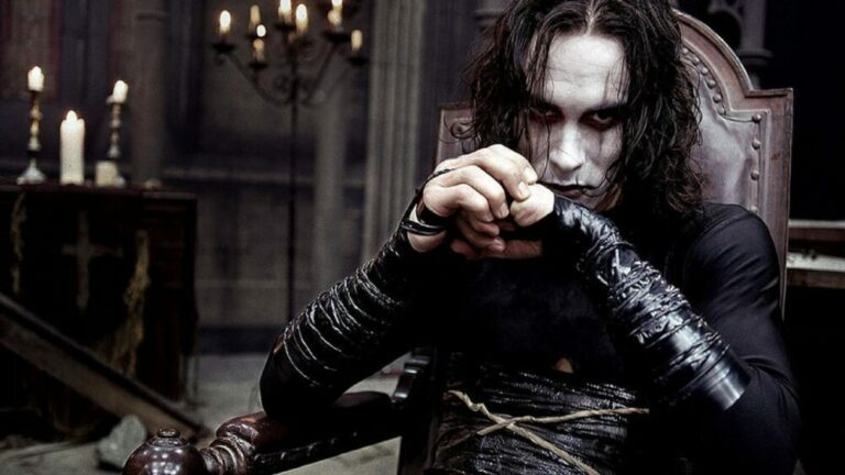 El oscuro legado de ‘El Cuervo’: cómo un disparo mortal consagró una de las películas de culto más relevantes El oscuro legado de ‘El Cuervo’: cómo un disparo mortal consagró una de las películas de culto más relevantes