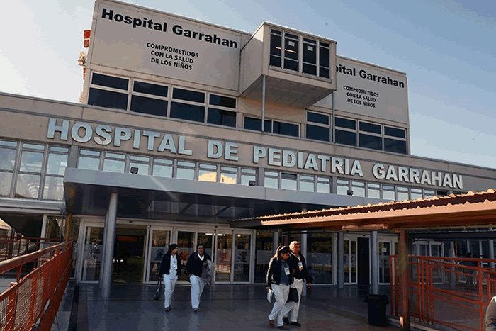 Un equipo del Hospital Garrahan separó con éxito a dos gemelas siamesas Un equipo del Hospital Garrahan separó con éxito a dos gemelas siamesas