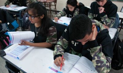 Becas para estudiantes de Rivadavia.