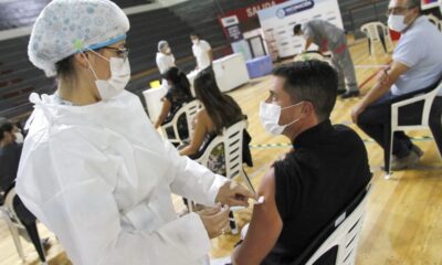 Instan a docentes y personal de la salud a colocarse la primera dosis de la vacuna contra el COVID-19.