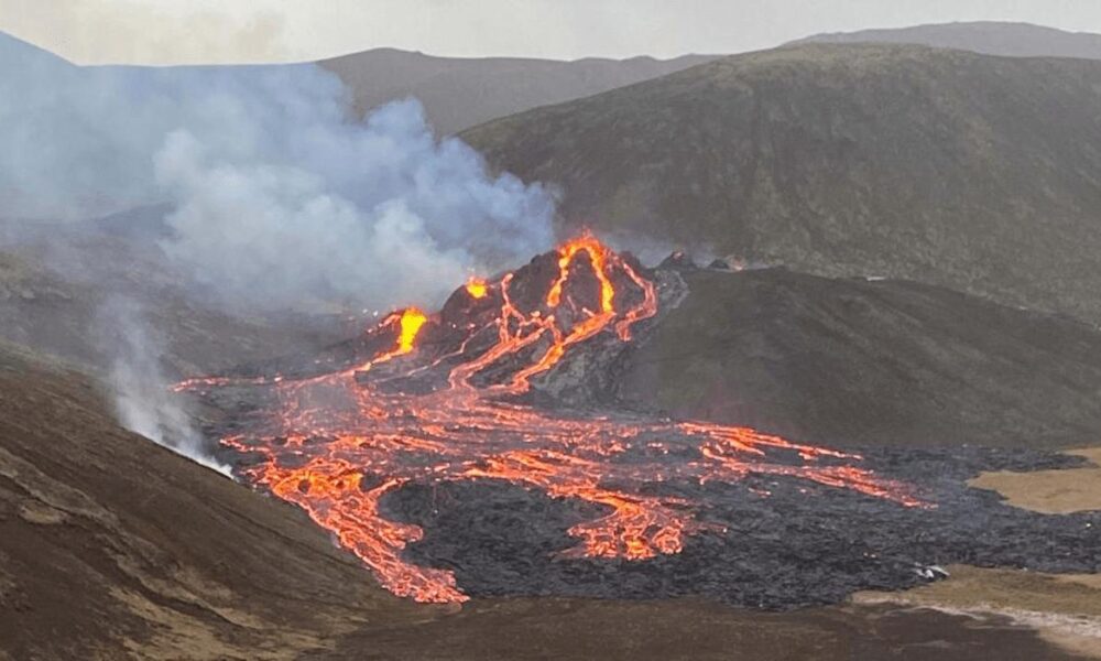 El volcán Fagradalsfjall de Islandia despertó. El volcán Fagradalsfjall de Islandia despertó.