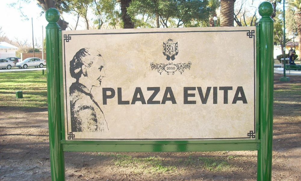 Rompió el aislamiento por tener Covid-19 para hacer disturbios en una plaza. Rompió el aislamiento por tener Covid-19 para hacer disturbios en una plaza.