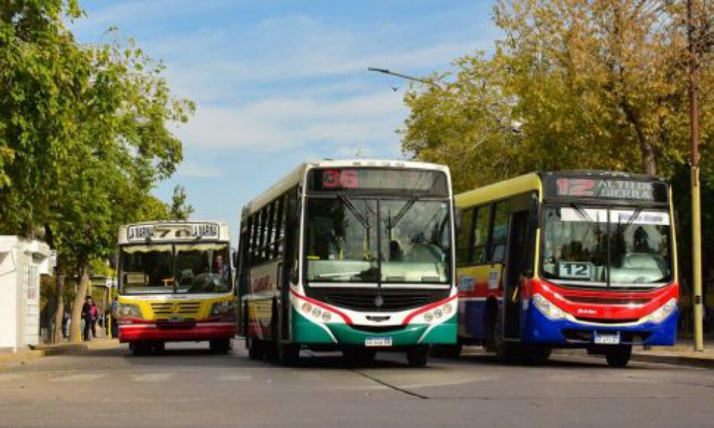 El dilema de las empresas de colectivos: entre la crisis económica y los protocolos sanitarios. El dilema de las empresas de colectivos: entre la crisis económica y los protocolos sanitarios.