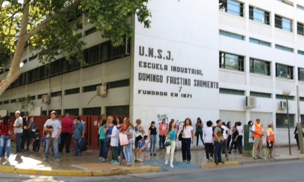 La CONADU llama a reveer la presencialidad en Universidades e Institutos preuniversitarios. La CONADU llama a reveer la presencialidad en Universidades e Institutos preuniversitarios.