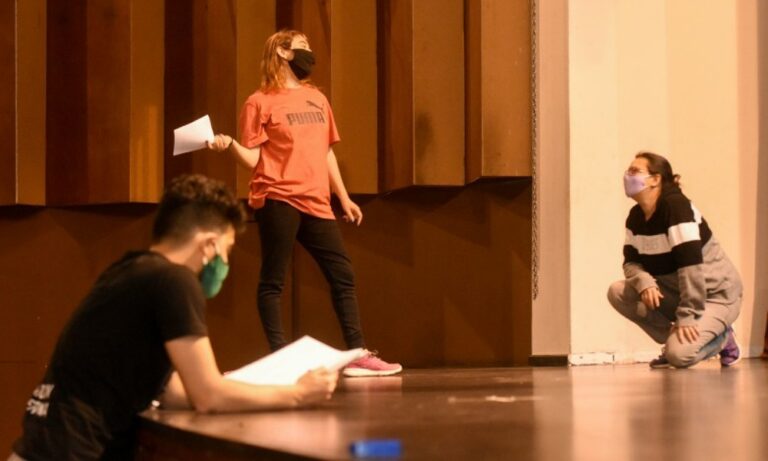 El Teatro Sarmiento abre convocatoria para actividades Artísticas. El Teatro Sarmiento abre convocatoria para actividades Artísticas.