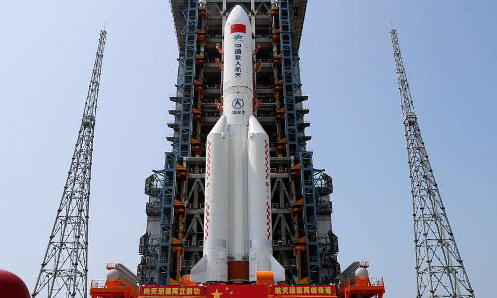 China puso en órbita el módulo central de su estación espacial.