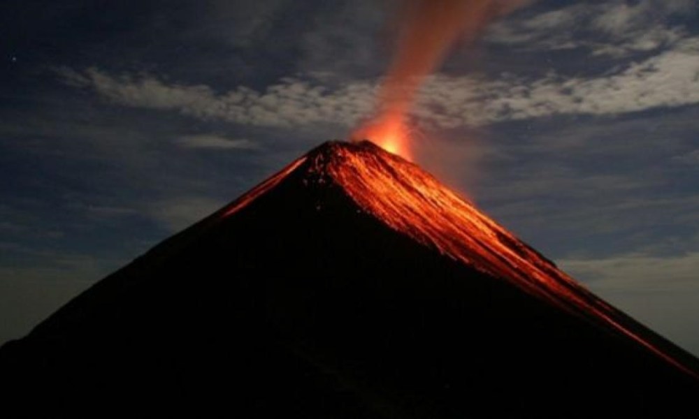 Guatemala: El volcán Pacaya destruye todo a su paso. Guatemala: El volcán Pacaya destruye todo a su paso.
