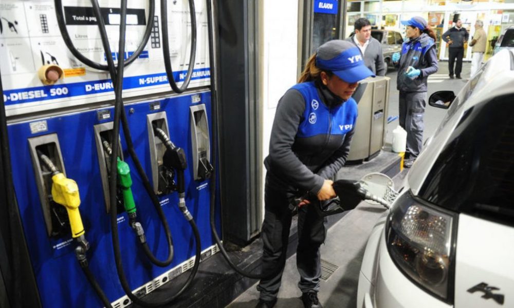 El sábado se viene con un nuevo aumento en combustibles. El sábado se viene con un nuevo aumento en combustibles.