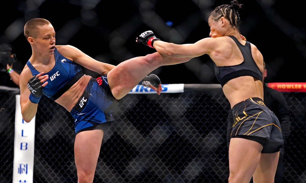 Rose Namajunas noquea a Zhang Weili con una brutal patada para reconquistar un título en la UFC. Rose Namajunas noquea a Zhang Weili con una brutal patada para reconquistar un título en la UFC.