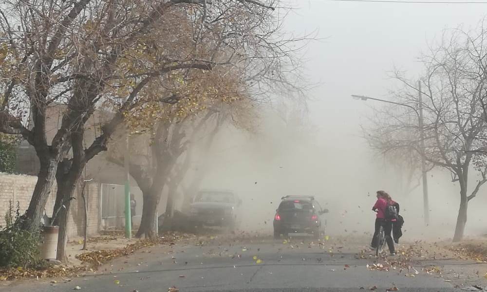 Rige alerta por vientos fuertes: Anuncian ráfagas del Sur de hasta 87 km/h. Rige alerta por vientos fuertes: Anuncian ráfagas del Sur de hasta 87 km/h.