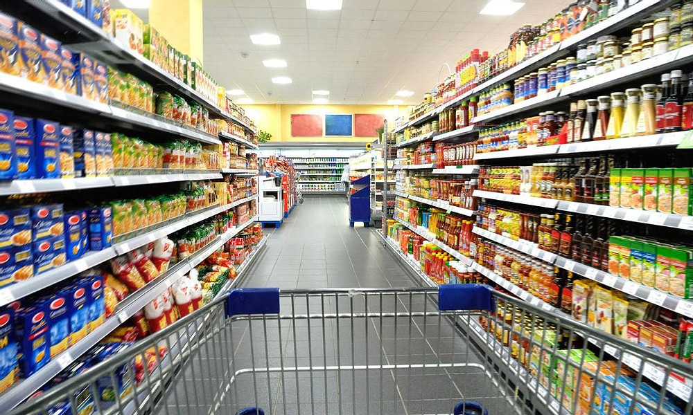 El Ministro Díaz Cano tuvo que aclarar las restricciones para el comercio. El Ministro Díaz Cano tuvo que aclarar las restricciones para el comercio.