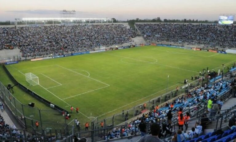 Las semis de la Copa de la Liga y el ganador del Superclásico se jugarán en San Juan. Las semis de la Copa de la Liga y el ganador del Superclásico se jugarán en San Juan.