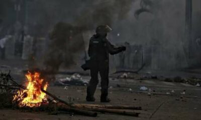 Colombia: La Fundación de Libertad de Prensa denunció que la policía atacó a tres periodistas.