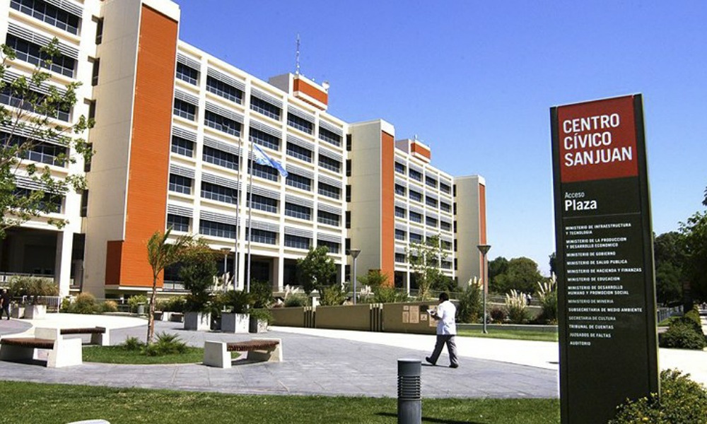 El Centro Cívico refuerza medidas sanitarias para proteger a sus empleados. El Centro Cívico refuerza medidas sanitarias para proteger a sus empleados.