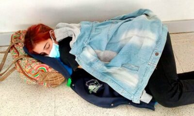 Murió por coronavirus una joven de 22 años que estuvo acostada en el piso esperando ser atendida.