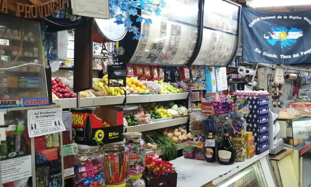 Los controles a comercios barriales serán mas estrictos. Los controles a comercios barriales serán mas estrictos.