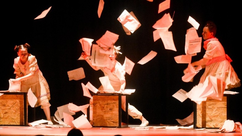 En la Sala Auditórium del Teatro Bicentenario se presenta «Cubo”. En la Sala Auditórium del Teatro Bicentenario se presenta «Cubo”.
