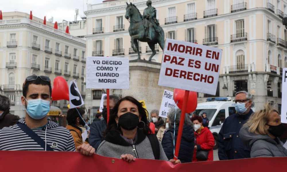 España: Es el séptimo país del mundo en aprobar la ley de eutanasia. España: Es el séptimo país del mundo en aprobar la ley de eutanasia.
