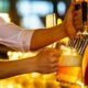En Tucumán regalan cervezas para incentivar la vacunación entre los jóvenes.