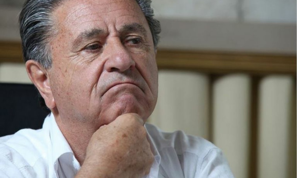 Duhalde: «Voy a tratar por todos los medios que este Gobierno no pueda seguir”. Duhalde: «Voy a tratar por todos los medios que este Gobierno no pueda seguir”.