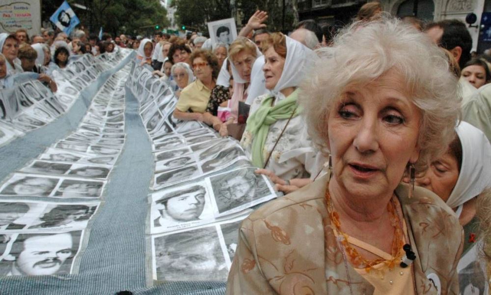 «Una dosis de identidad», la nueva campaña de Abuelas de Plaza de Mayo para buscar más nietos. «Una dosis de identidad», la nueva campaña de Abuelas de Plaza de Mayo para buscar más nietos.