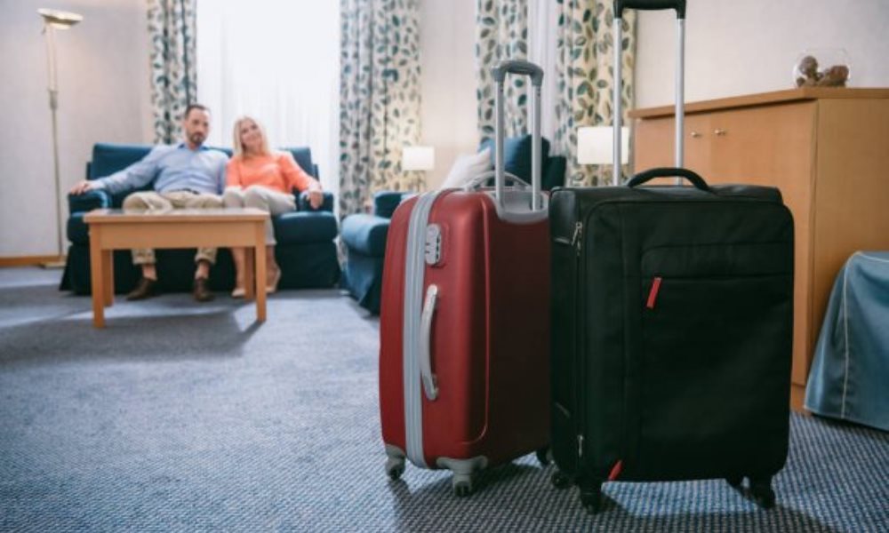 Oficial: Las personas que lleguen del exterior a San Juan deberán quedarse 7 días en un hotel. Oficial: Las personas que lleguen del exterior a San Juan deberán quedarse 7 días en un hotel.