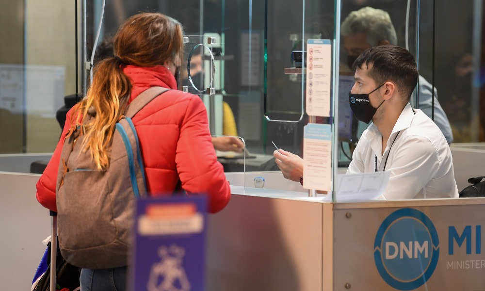 El 38% de quienes ingresan al país no realiza la cuarentena obligatoria. El 38% de quienes ingresan al país no realiza la cuarentena obligatoria.