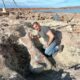 Neuquén: Por la bajante de un lago encontraron los restos de un dinosaurio gigante.