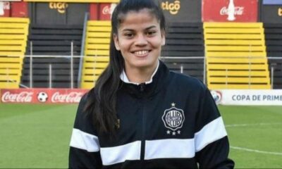 Indignación en el fútbol paraguayo: Premiaron a una jugadora con productos de cocina.