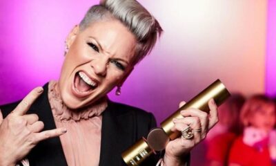 Pink se ofreció a pagar las multas al equipo femenino noruego que se negó a usar bikini.