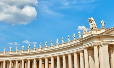 Un Cardenal italiano entre las 10 personas acusadas por el Vaticano en el caso histórico de malversación de fondos, lavado de dinero y extorsión.