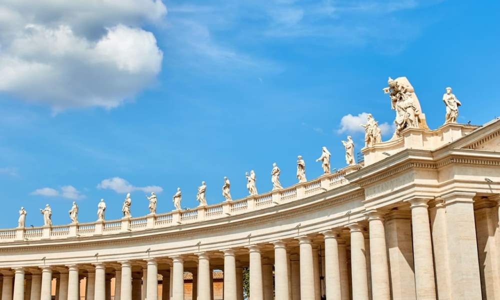 Un Cardenal italiano entre las 10 personas acusadas por el Vaticano en el caso histórico de malversación de fondos, lavado de dinero y extorsión. Un Cardenal italiano entre las 10 personas acusadas por el Vaticano en el caso histórico de malversación de fondos, lavado de dinero y extorsión.