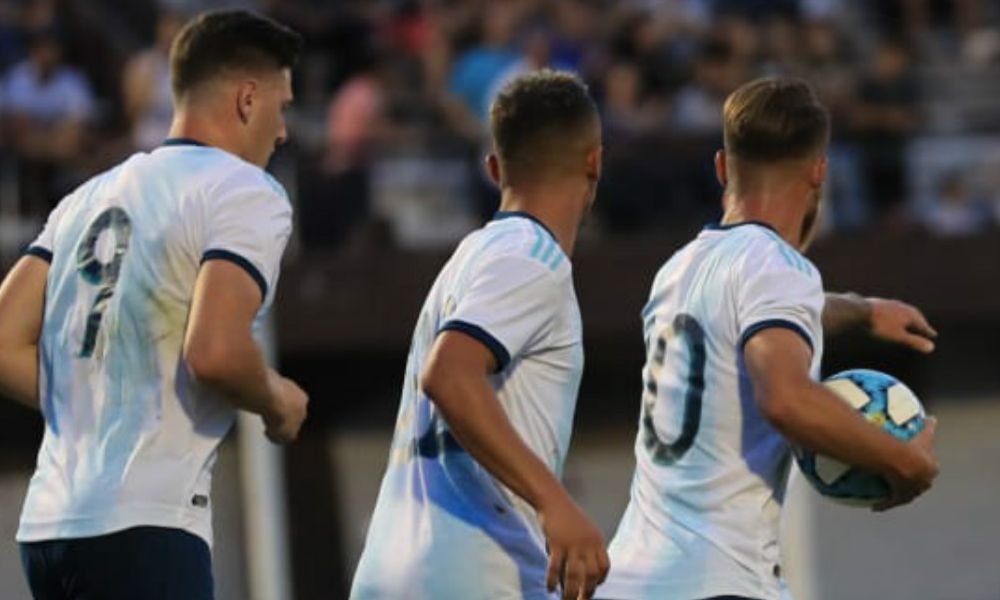 El fútbol argentino llega a Tokio con fé de repetir sus glorias olímpicas pasadas. El fútbol argentino llega a Tokio con fé de repetir sus glorias olímpicas pasadas.