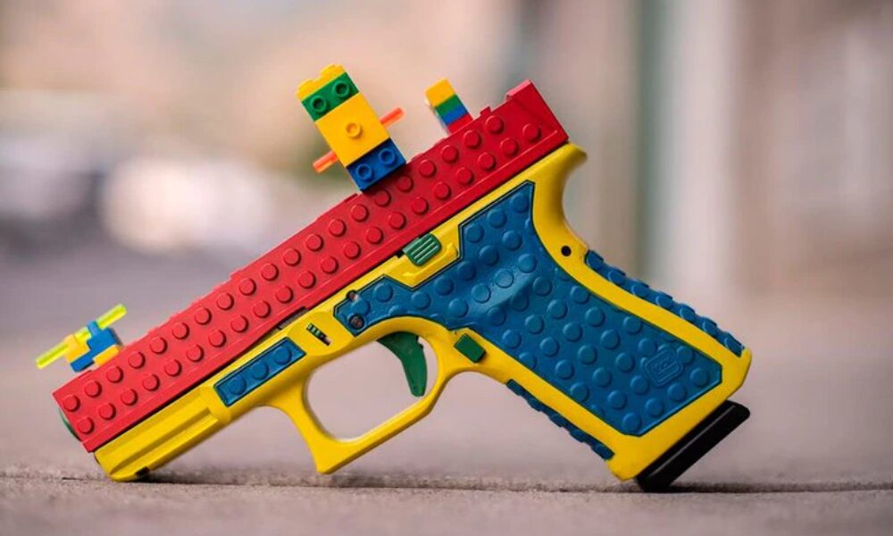 Polémica en Estados Unidos por una pistola que se parece a un juguete de Lego. Polémica en Estados Unidos por una pistola que se parece a un juguete de Lego.