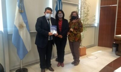 Intelectuales indígenas presentaron libro sobre trayectorias escolares y formativas de jóvenes indígenas del Norte a Cuyo.