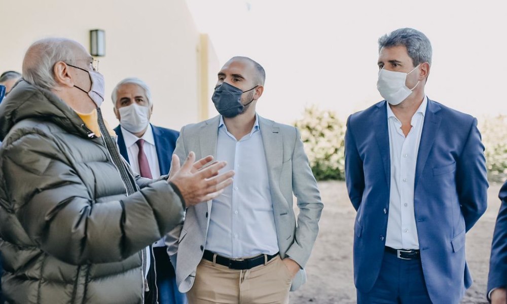El Gobernador y el Ministro de Economía visitaron el establecimiento Olivum. El Gobernador y el Ministro de Economía visitaron el establecimiento Olivum.