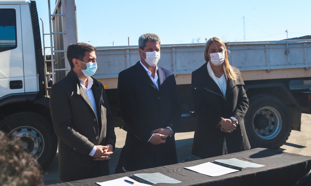 El gobernador anunció la próxima licitación para la construcción del hospital de San Martín. El gobernador anunció la próxima licitación para la construcción del hospital de San Martín.