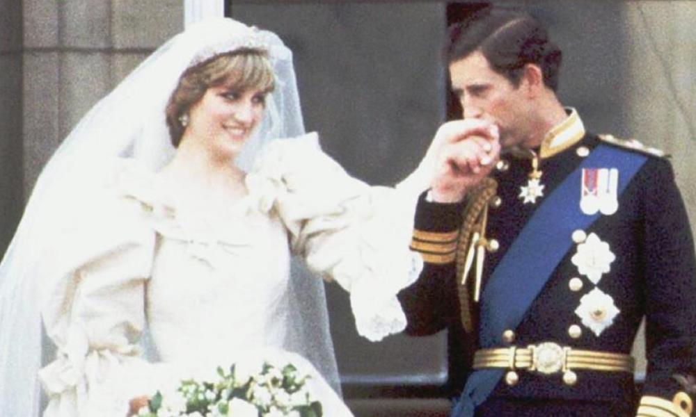 Subastarán una porción del pastel del casamiento de Lady Di y el príncipe Carlos a 400 dólares. Subastarán una porción del pastel del casamiento de Lady Di y el príncipe Carlos a 400 dólares.