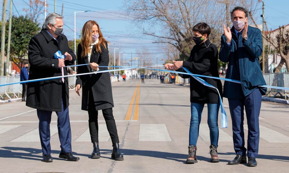 Con críticas a la oposición, el Presidente inauguró 100 obras públicas en todo el país. Con críticas a la oposición, el Presidente inauguró 100 obras públicas en todo el país.