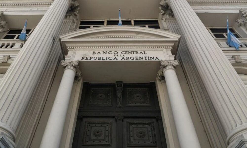 El Banco Central aplica más controles sobre el dólar para prevenir lavado y evasión fiscal. El Banco Central aplica más controles sobre el dólar para prevenir lavado y evasión fiscal.