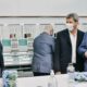 Alberto Fernández visitó junto a Uñac la empresa textil Vesuvio.
