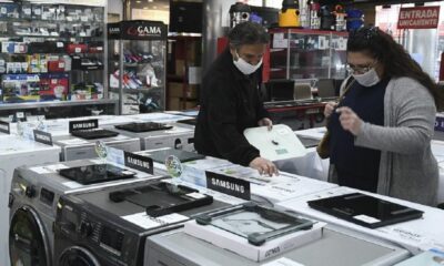 Paritarias de empleados de comercio: aumento del 9%, bono y revisión salarial en enero.