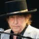 Bob Dylan es acusado de abuso sexual contra una niña de 12 años.