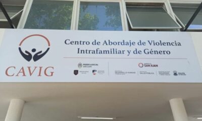 Un pastor cristiano fue denunciado por sus tres hijas de abusarlas sexualmente.