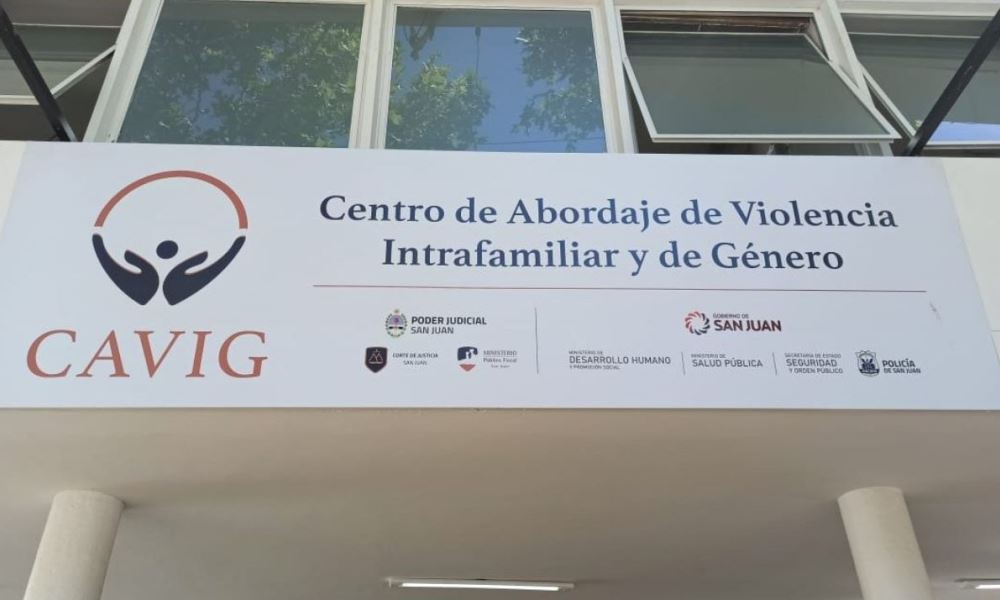 Un pastor cristiano fue denunciado por sus tres hijas de abusarlas sexualmente. Un pastor cristiano fue denunciado por sus tres hijas de abusarlas sexualmente.