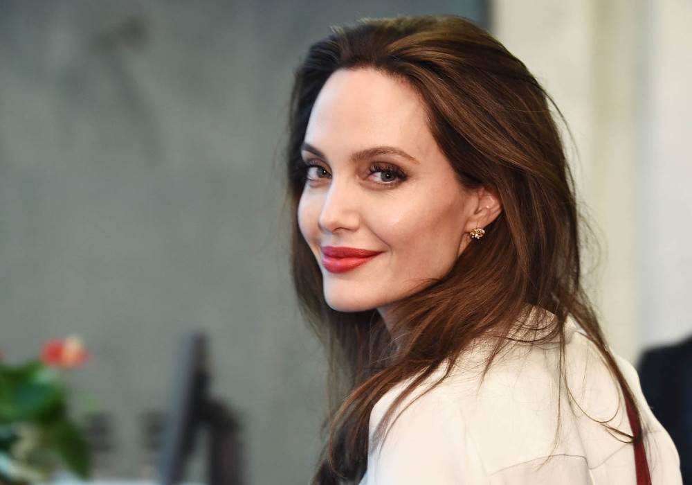 Angelina Jolie abrió su cuenta de Instagram y publicó la carta de una niña afgana. Angelina Jolie abrió su cuenta de Instagram y publicó la carta de una niña afgana.