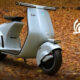 La icónica moto Vespa transformada en un vehículo eléctrico.